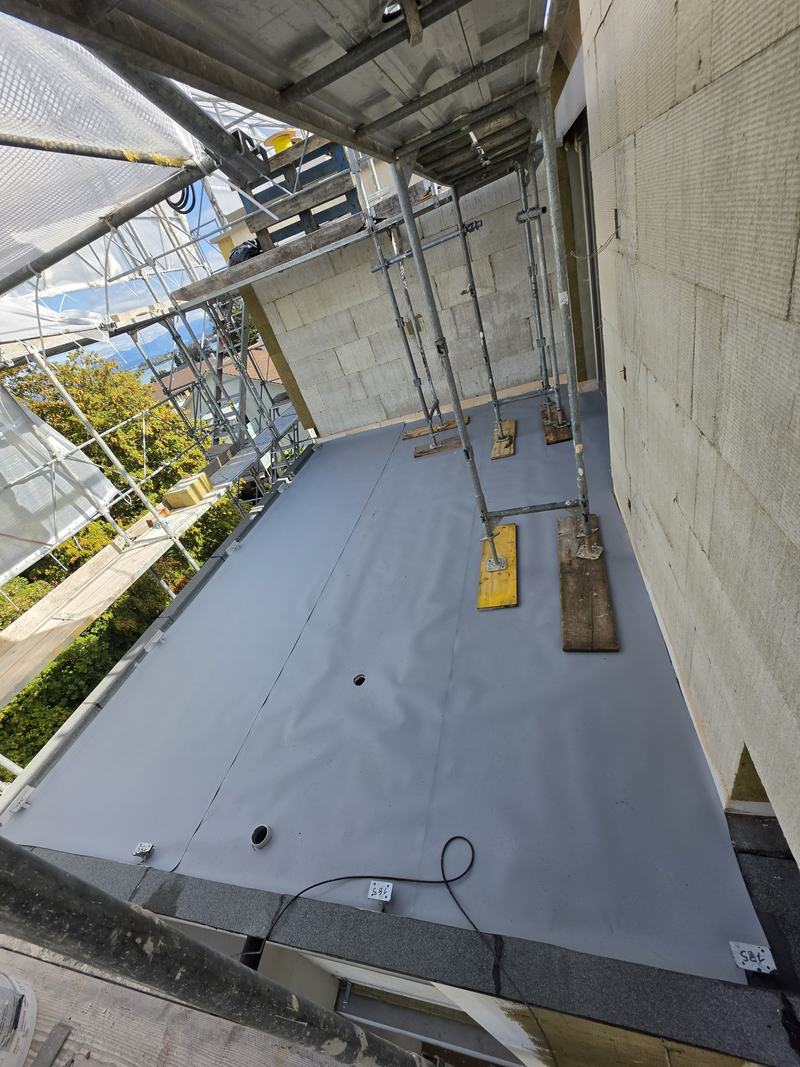 Terrassenabdichtung mit Kunststoffbahn geschützt