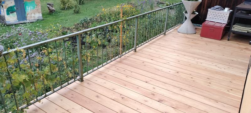 Neuer Terrassenboden aus Lärchenholz