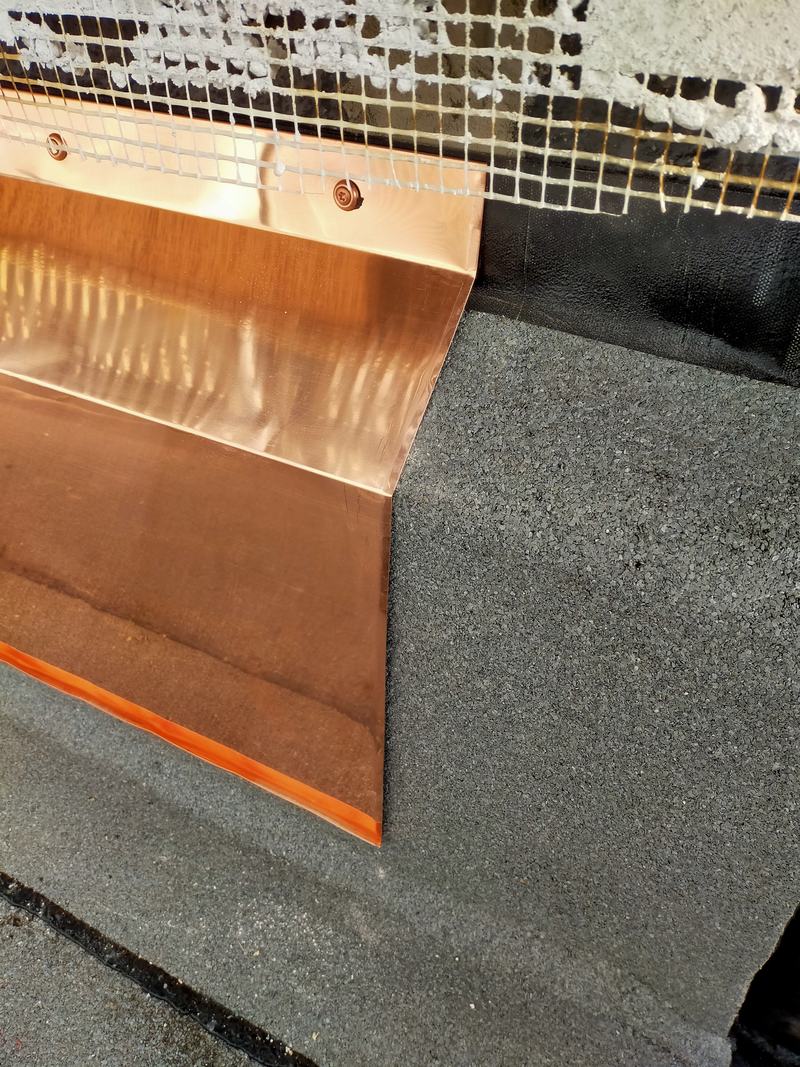 Massgefertigtes Deckblech am Dachrand